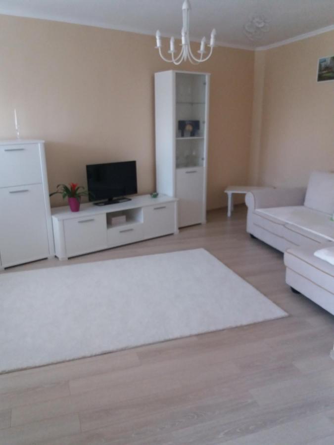 Juli'S Apartment Орадя Экстерьер фото